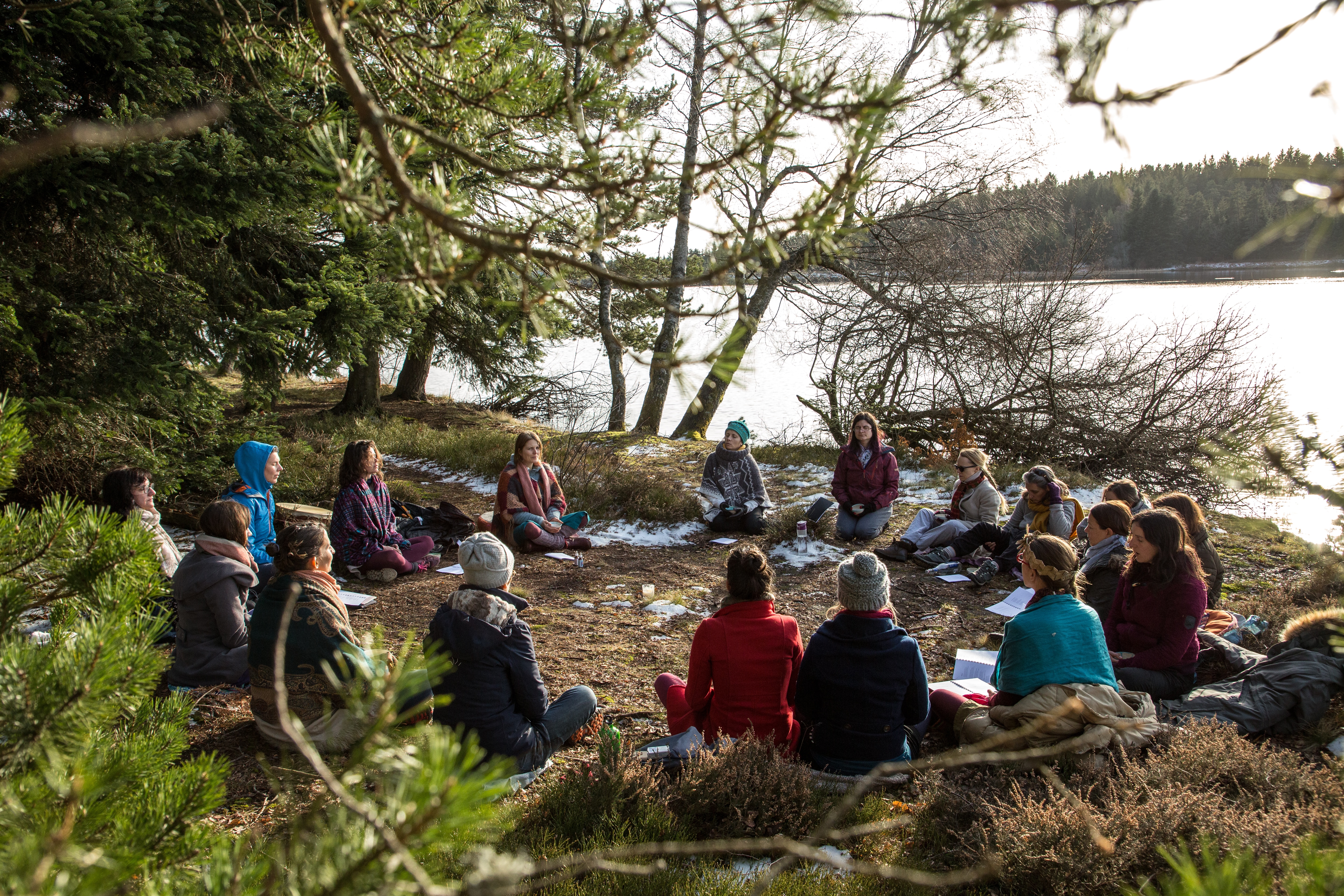 Retraite spirituelle en Ardèche. Méditation, danse et chant spontané Retraite spirituelle en Ardèche. Méditation, danse et chant spontané