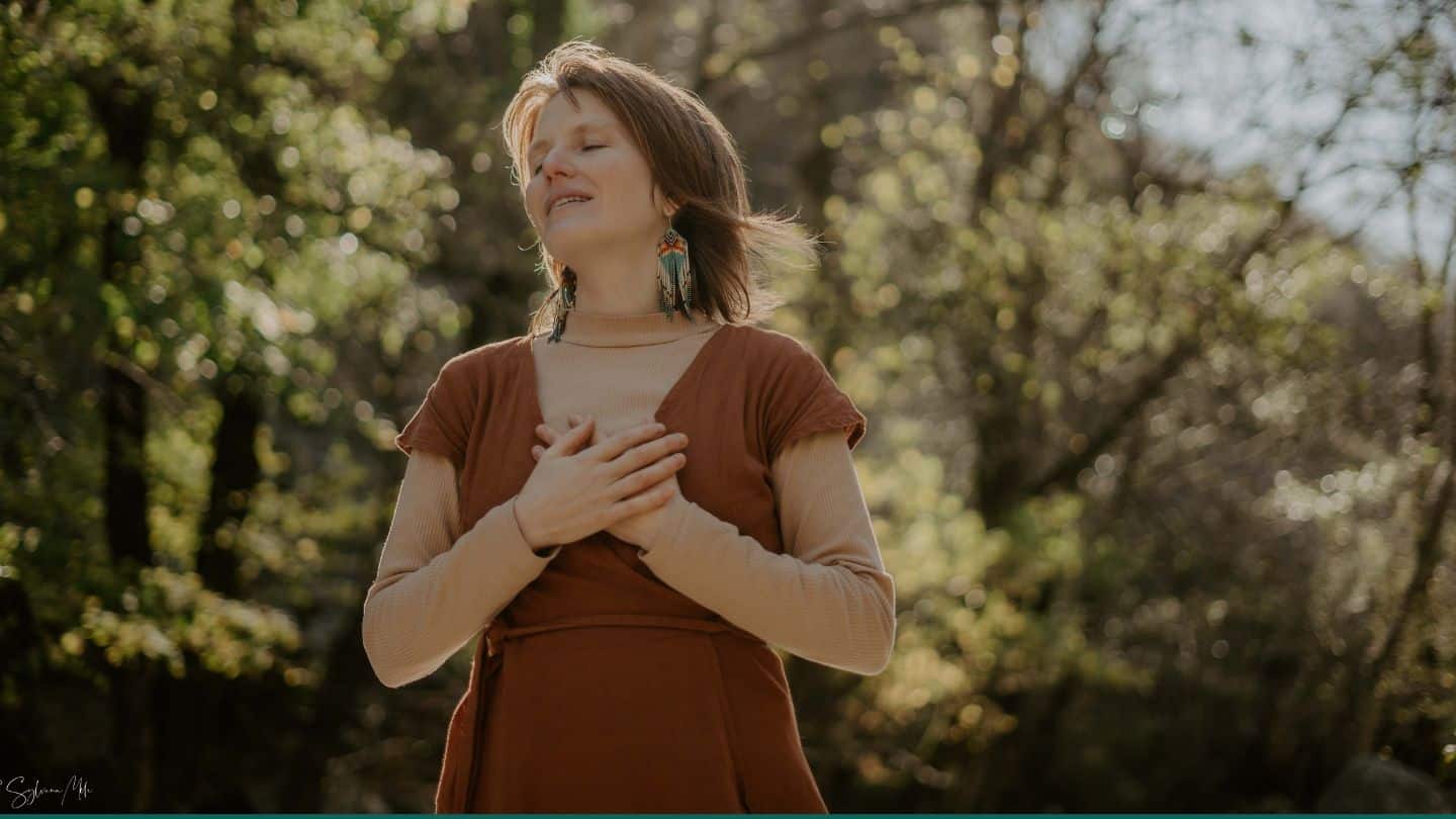 Atelier de chant spontané en ligne .Voix médecine. Chant de l'âme. Chant de mantras Atelier de chant spontané en ligne .Voix médecine. Chant de l'âme. Chant de mantras